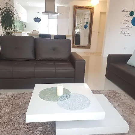 Deluxe Okrug Gornji